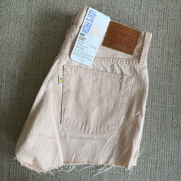 Levi's Pink Jean Shorts High-Waisted Cuffed Hem in Peach - Picture 9 of 10
